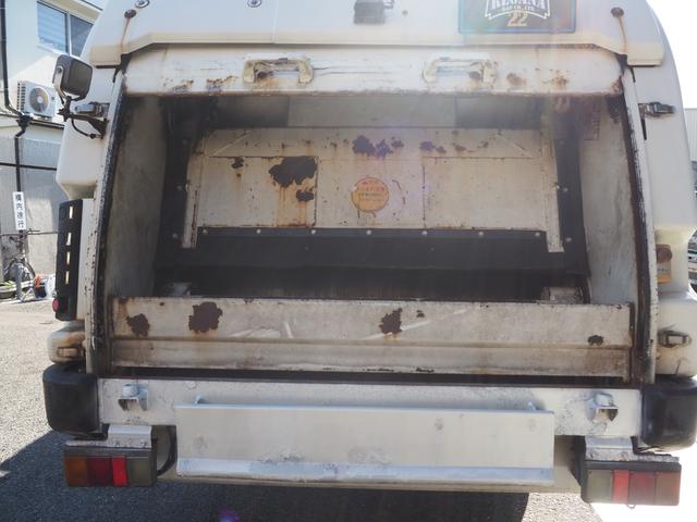 エルフトラック 　巻き込み式パッカー車　塵芥車　最大積載量２０００ｋｇ　新明和ＧＲ０５２－１４３３　容積５．１　汚水９０Ｌタンク　バックカメラ　スムーサーＥＸシフト　準中型免許ＯＫ（9枚目）