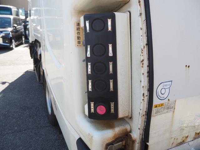 エルフトラック 　巻き込み式パッカー車　塵芥車　最大積載量２０００ｋｇ　新明和ＧＲ０５２－１４３３　容積５．１　汚水９０Ｌタンク　バックカメラ　スムーサーＥＸシフト　準中型免許ＯＫ（10枚目）