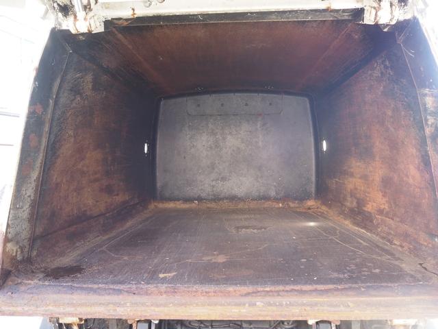 エルフトラック 　巻き込み式パッカー車　塵芥車　最大積載量２０００ｋｇ　新明和ＧＲ０５２－１４３３　容積５．１　汚水９０Ｌタンク　バックカメラ　スムーサーＥＸシフト　準中型免許ＯＫ（12枚目）