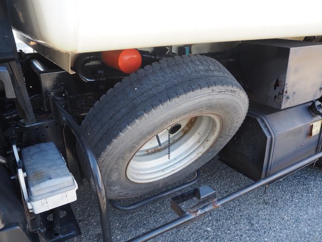 エルフトラック 　巻き込み式パッカー車　塵芥車　最大積載量２０００ｋｇ　新明和ＧＲ０５２－１４３３　容積５．１　汚水９０Ｌタンク　バックカメラ　スムーサーＥＸシフト　準中型免許ＯＫ（25枚目）