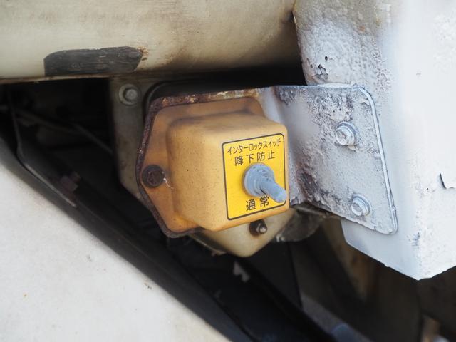 エルフトラック 　巻き込み式パッカー車　塵芥車　最大積載量２０００ｋｇ　新明和ＧＲ０５２－１４３３　容積５．１　汚水９０Ｌタンク　バックカメラ　スムーサーＥＸシフト　準中型免許ＯＫ（26枚目）