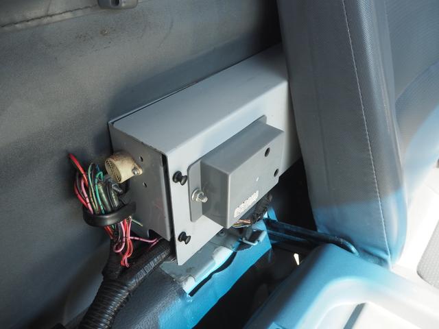 エルフトラック 　巻き込み式パッカー車　塵芥車　最大積載量２０００ｋｇ　新明和ＧＲ０５２－１４３３　容積５．１　汚水９０Ｌタンク　バックカメラ　スムーサーＥＸシフト　準中型免許ＯＫ（34枚目）