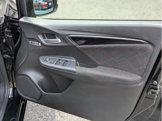 フィットハイブリッド Ｓパッケージ　ワンオーナー／クラリオンフルセグナビ／ＤＶＤ／Ｂｌｕｅｔｏｏｔｈ／ＥＴＣ／パドルシフト／ＬＥＤヘッドランプ／アイドリングストップ／スマートキー／盗難防止システム／衝突安全ボディ／ＡＢＳ／エアバッグ（33枚目）