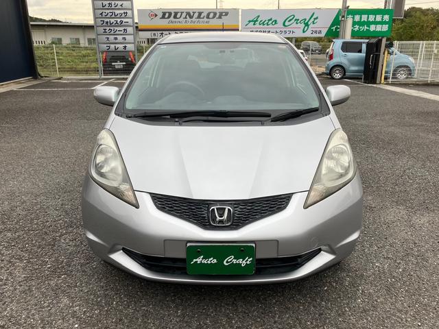 フィット G ワンオーナー/ドアミラーウインカー/UVカット機能付きプライバシーガラス/運転席ハイトアジャスター/CDデッキ/キーレスエントリー/ドライブレコーダー/社外アルミホイール(2枚目)