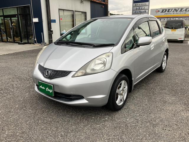 フィット G ワンオーナー/ドアミラーウインカー/UVカット機能付きプライバシーガラス/運転席ハイトアジャスター/CDデッキ/キーレスエントリー/ドライブレコーダー/社外アルミホイール(7枚目)