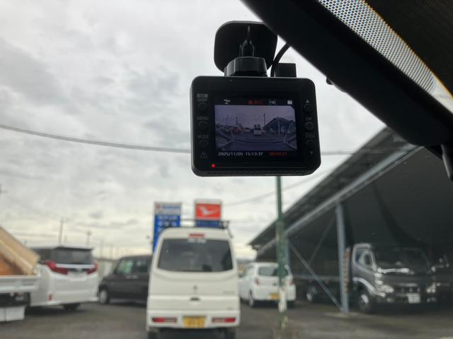 フィット G ワンオーナー/ドアミラーウインカー/UVカット機能付きプライバシーガラス/運転席ハイトアジャスター/CDデッキ/キーレスエントリー/ドライブレコーダー/社外アルミホイール(15枚目)