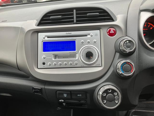 フィット G ワンオーナー/ドアミラーウインカー/UVカット機能付きプライバシーガラス/運転席ハイトアジャスター/CDデッキ/キーレスエントリー/ドライブレコーダー/社外アルミホイール(16枚目)