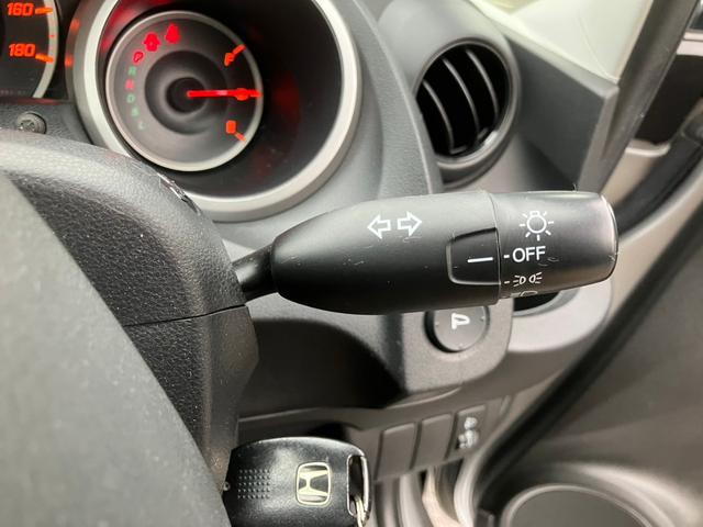 フィット G ワンオーナー/ドアミラーウインカー/UVカット機能付きプライバシーガラス/運転席ハイトアジャスター/CDデッキ/キーレスエントリー/ドライブレコーダー/社外アルミホイール(19枚目)