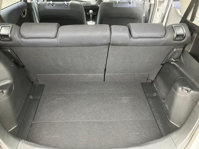 フィット G ワンオーナー/ドアミラーウインカー/UVカット機能付きプライバシーガラス/運転席ハイトアジャスター/CDデッキ/キーレスエントリー/ドライブレコーダー/社外アルミホイール(25枚目)