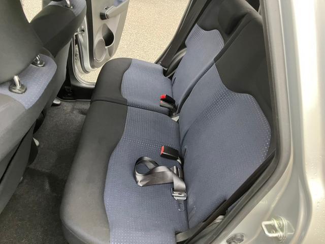 フィット G ワンオーナー/ドアミラーウインカー/UVカット機能付きプライバシーガラス/運転席ハイトアジャスター/CDデッキ/キーレスエントリー/ドライブレコーダー/社外アルミホイール(27枚目)