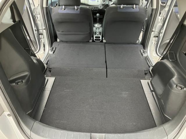 フィット G ワンオーナー/ドアミラーウインカー/UVカット機能付きプライバシーガラス/運転席ハイトアジャスター/CDデッキ/キーレスエントリー/ドライブレコーダー/社外アルミホイール(31枚目)