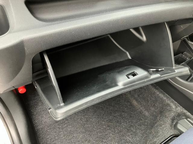 フィット G ワンオーナー/ドアミラーウインカー/UVカット機能付きプライバシーガラス/運転席ハイトアジャスター/CDデッキ/キーレスエントリー/ドライブレコーダー/社外アルミホイール(32枚目)