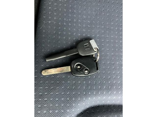 フィット G ワンオーナー/ドアミラーウインカー/UVカット機能付きプライバシーガラス/運転席ハイトアジャスター/CDデッキ/キーレスエントリー/ドライブレコーダー/社外アルミホイール(38枚目)