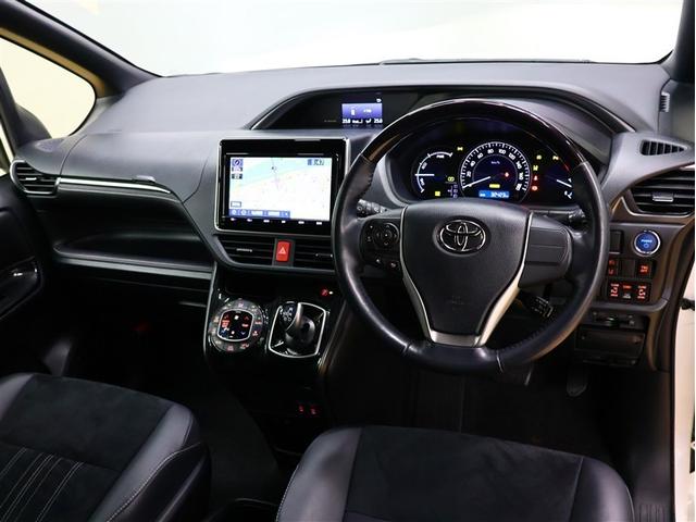 エスクァイア ハイブリッドＧｉプレミアムパッケジブラックテーラード　フルセグ　メモリーナビ　ＤＶＤ再生　後席モニター　バックカメラ　衝突被害軽減システム　ＥＴＣ　両側電動スライド　ＬＥＤヘッドランプ　乗車定員７人　３列シート　シートヒーター　ステアリングヒーター（5枚目）