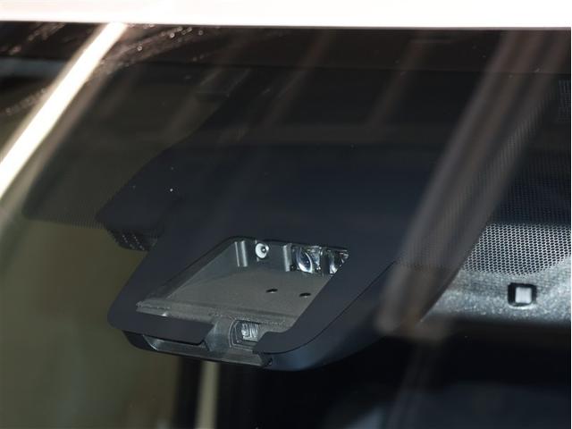 エスクァイア ハイブリッドＧｉプレミアムパッケジブラックテーラード　フルセグ　メモリーナビ　ＤＶＤ再生　後席モニター　バックカメラ　衝突被害軽減システム　ＥＴＣ　両側電動スライド　ＬＥＤヘッドランプ　乗車定員７人　３列シート　シートヒーター　ステアリングヒーター（6枚目）