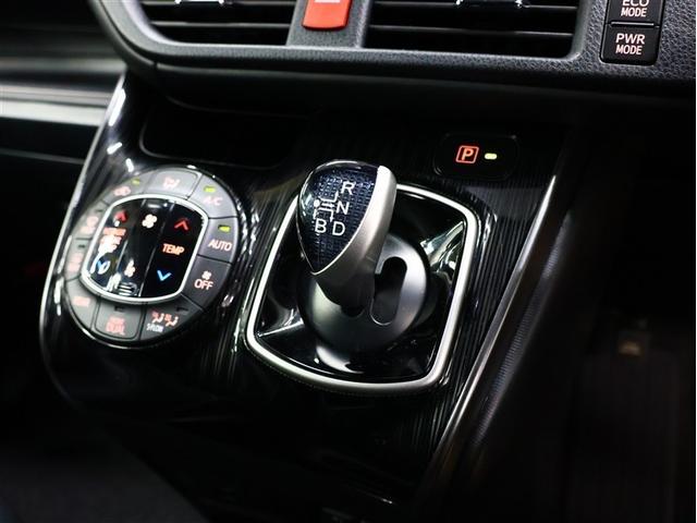 エスクァイア ハイブリッドＧｉプレミアムパッケジブラックテーラード　フルセグ　メモリーナビ　ＤＶＤ再生　後席モニター　バックカメラ　衝突被害軽減システム　ＥＴＣ　両側電動スライド　ＬＥＤヘッドランプ　乗車定員７人　３列シート　シートヒーター　ステアリングヒーター（21枚目）