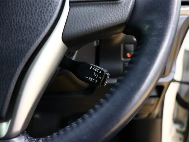 エスクァイア ハイブリッドＧｉプレミアムパッケジブラックテーラード　フルセグ　メモリーナビ　ＤＶＤ再生　後席モニター　バックカメラ　衝突被害軽減システム　ＥＴＣ　両側電動スライド　ＬＥＤヘッドランプ　乗車定員７人　３列シート　シートヒーター　ステアリングヒーター（25枚目）