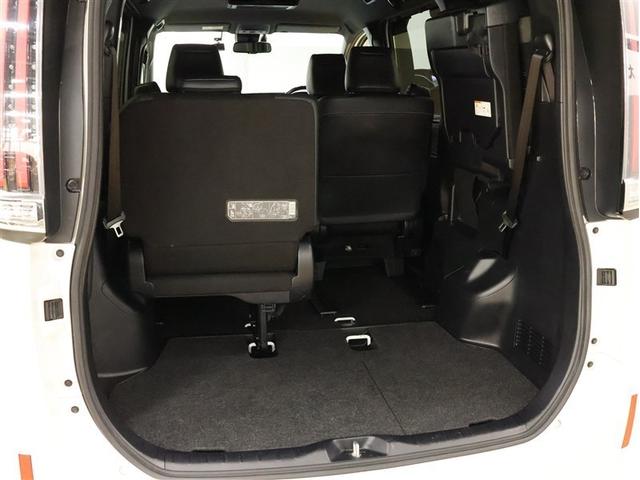 エスクァイア ハイブリッドＧｉプレミアムパッケジブラックテーラード　フルセグ　メモリーナビ　ＤＶＤ再生　後席モニター　バックカメラ　衝突被害軽減システム　ＥＴＣ　両側電動スライド　ＬＥＤヘッドランプ　乗車定員７人　３列シート　シートヒーター　ステアリングヒーター（28枚目）