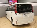 ノア ハイブリッドＸ　ディライトプラス　フルセグ　メモリーナビ　ＤＶＤ再生　バックカメラ　衝突被害軽減システム　ＥＴＣ　両側電動スライド　ＬＥＤヘッドランプ　乗車定員７人　３列シート（4枚目）
