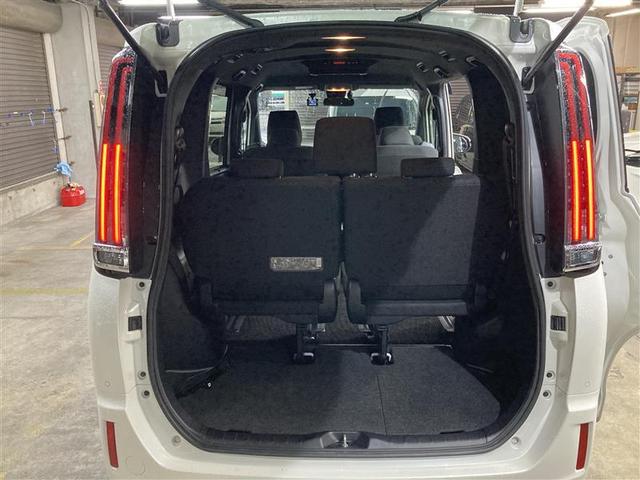 ノア ハイブリッドＧ　Ｒカメラ　スマートキー＆プッシュスタート　ＬＥＤへッドライト　地デジ　イモビライザー　Ｗエアコン　パワーウインドウ　アルミ　クルコン　エアバッグ　横滑り防止　ＤＶＤ再生機能　フルフラット　パワステ（30枚目）