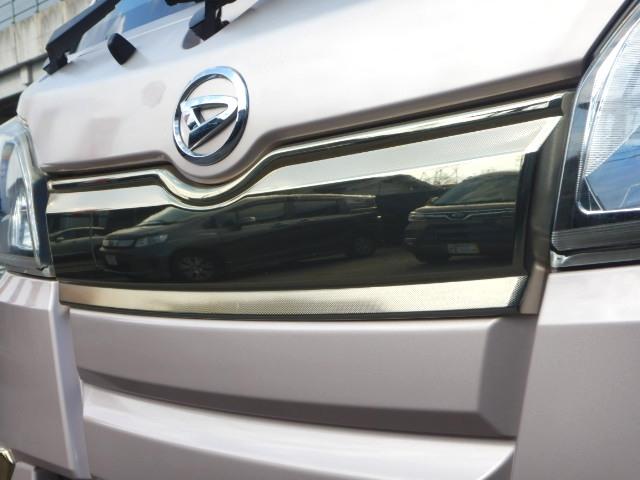 ハイゼットトラック スタンダード５５ｔｈアニバーサリゴールドエディション　特別仕様車　キーレス　作業灯　ＥＴＣ　パワーウインドウ　パワステ　エアコン　禁煙車　ゴールドメッキグリル　ＦＯＧランプ　エアバッグ　ＣＤコンポ　三方開　荷台マット　タイミングチェーンベルト　１年保証付（9枚目）