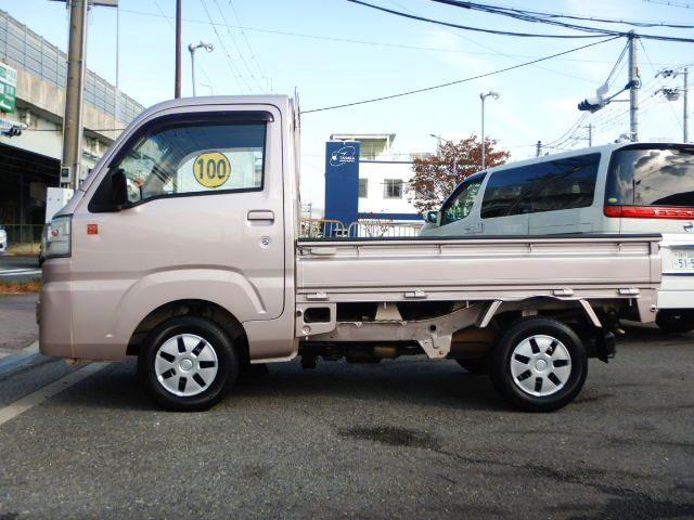 ハイゼットトラック スタンダード５５ｔｈアニバーサリゴールドエディション　特別仕様車　キーレス　作業灯　ＥＴＣ　パワーウインドウ　パワステ　エアコン　禁煙車　ゴールドメッキグリル　ＦＯＧランプ　エアバッグ　ＣＤコンポ　三方開　荷台マット　タイミングチェーンベルト　１年保証付（14枚目）