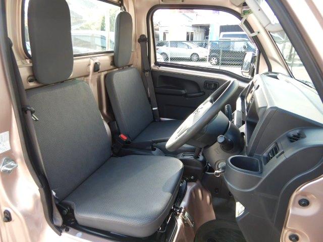 ハイゼットトラック スタンダード５５ｔｈアニバーサリゴールドエディション　特別仕様車　キーレス　作業灯　ＥＴＣ　パワーウインドウ　パワステ　エアコン　禁煙車　ゴールドメッキグリル　ＦＯＧランプ　エアバッグ　ＣＤコンポ　三方開　荷台マット　タイミングチェーンベルト　１年保証付（16枚目）