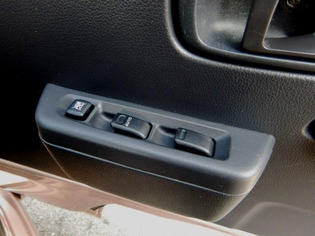 ハイゼットトラック スタンダード５５ｔｈアニバーサリゴールドエディション　特別仕様車　キーレス　作業灯　ＥＴＣ　パワーウインドウ　パワステ　エアコン　禁煙車　ゴールドメッキグリル　ＦＯＧランプ　エアバッグ　ＣＤコンポ　三方開　荷台マット　タイミングチェーンベルト　１年保証付（17枚目）