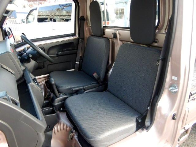 ハイゼットトラック スタンダード５５ｔｈアニバーサリゴールドエディション　特別仕様車　キーレス　作業灯　ＥＴＣ　パワーウインドウ　パワステ　エアコン　禁煙車　ゴールドメッキグリル　ＦＯＧランプ　エアバッグ　ＣＤコンポ　三方開　荷台マット　タイミングチェーンベルト　１年保証付（19枚目）