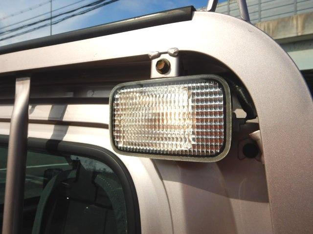 ハイゼットトラック スタンダード５５ｔｈアニバーサリゴールドエディション　特別仕様車　キーレス　作業灯　ＥＴＣ　パワーウインドウ　パワステ　エアコン　禁煙車　ゴールドメッキグリル　ＦＯＧランプ　エアバッグ　ＣＤコンポ　三方開　荷台マット　タイミングチェーンベルト　１年保証付（22枚目）