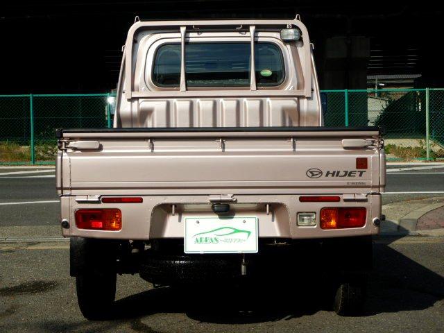 ハイゼットトラック スタンダード５５ｔｈアニバーサリゴールドエディション　特別仕様車　キーレス　作業灯　ＥＴＣ　パワーウインドウ　パワステ　エアコン　禁煙車　ゴールドメッキグリル　ＦＯＧランプ　エアバッグ　ＣＤコンポ　三方開　荷台マット　タイミングチェーンベルト　１年保証付（23枚目）