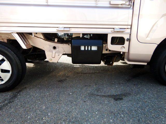 ハイゼットトラック スタンダード５５ｔｈアニバーサリゴールドエディション　特別仕様車　キーレス　作業灯　ＥＴＣ　パワーウインドウ　パワステ　エアコン　禁煙車　ゴールドメッキグリル　ＦＯＧランプ　エアバッグ　ＣＤコンポ　三方開　荷台マット　タイミングチェーンベルト　１年保証付（27枚目）