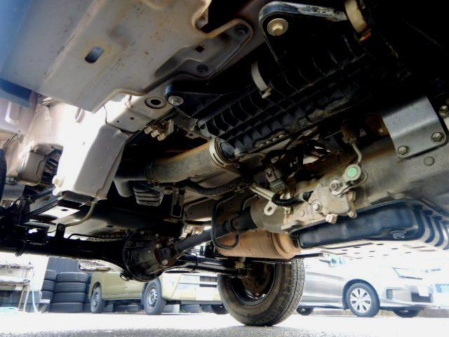 ハイゼットトラック スタンダード５５ｔｈアニバーサリゴールドエディション　特別仕様車　キーレス　作業灯　ＥＴＣ　パワーウインドウ　パワステ　エアコン　禁煙車　ゴールドメッキグリル　ＦＯＧランプ　エアバッグ　ＣＤコンポ　三方開　荷台マット　タイミングチェーンベルト　１年保証付（32枚目）