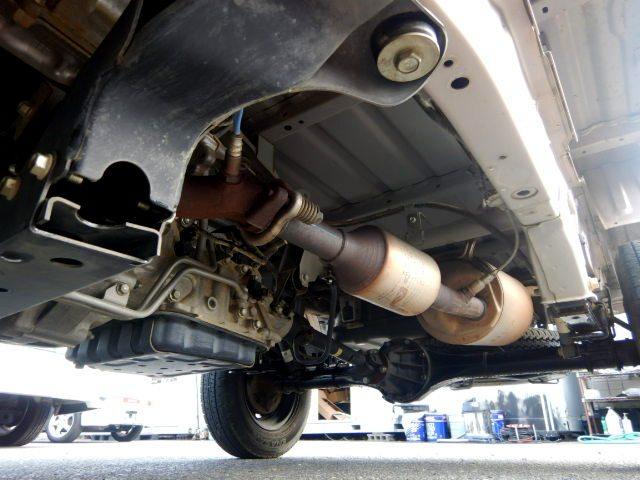 ハイゼットトラック スタンダード５５ｔｈアニバーサリゴールドエディション　特別仕様車　キーレス　作業灯　ＥＴＣ　パワーウインドウ　パワステ　エアコン　禁煙車　ゴールドメッキグリル　ＦＯＧランプ　エアバッグ　ＣＤコンポ　三方開　荷台マット　タイミングチェーンベルト　１年保証付（33枚目）