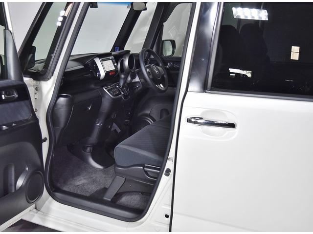 Ｎ－ＢＯＸカスタム Ｇ・Ｌパッケージ　片側パワスラ　ＥＴＣ　ナビ　ＴＶ　バックカメラ　ステアリングスイッチ　テールゲートストラップ　ＩＳＯＦＩＸ　プッシュスタート　アイドリングストップ　キーフリーボタン　ドアバイザー　ＨＩＤ　アルミ（19枚目）