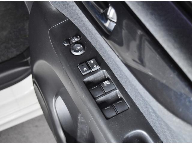 Ｎ－ＢＯＸカスタム Ｇ・Ｌパッケージ　片側パワスラ　ＥＴＣ　ナビ　ＴＶ　バックカメラ　ステアリングスイッチ　テールゲートストラップ　ＩＳＯＦＩＸ　プッシュスタート　アイドリングストップ　キーフリーボタン　ドアバイザー　ＨＩＤ　アルミ（39枚目）