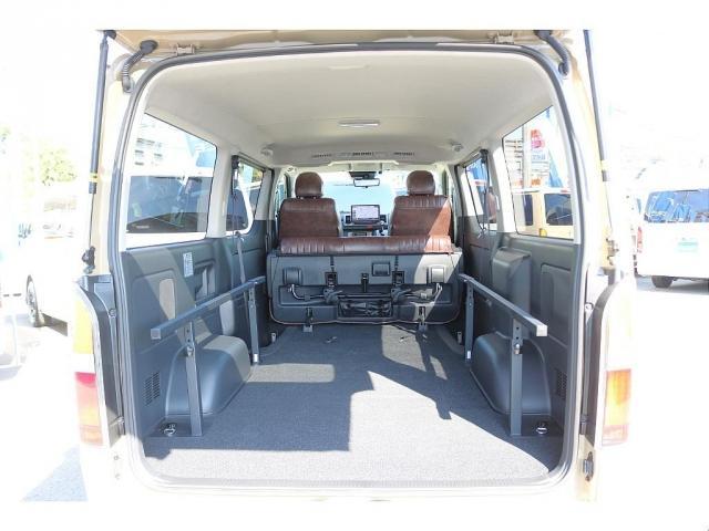 ハイエースバン ロングスーパーGL NEXUS TRAIL NT-1 16インチ ナスカーホワイトレタータイヤ クラシックLEDテールランプ アルパイン製11インチメカレスナビ ETC USB、HDMIポート 茶木目インテリアパネル3点(20枚目)