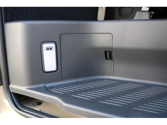 ハイエースバン ロングスーパーGL NEXUS TRAIL NT-1 16インチ ナスカーホワイトレタータイヤ クラシックLEDテールランプ アルパイン製11インチメカレスナビ ETC USB、HDMIポート 茶木目インテリアパネル3点(29枚目)