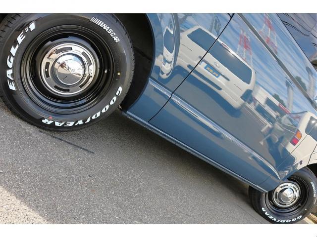 ハイエースバン スーパーGL ダークプライムII RENOCA角目 フェイスチェンジ 前後メッキラッピング アルルブルーオールペイント ディーン クロスカントリー 16インチアルミ ナスカーホワイトレタータイヤ クラシック LEDテールランプ ETC(12枚目)