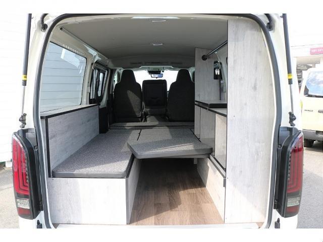 ハイエースバン ロングDX T-FORCEスポイラー FLEX Delfinoオーバーフェンダー バルベロスタイリングヘックス 17インチ ナスカーホワイトレタータイヤ プレステージ type2 LEDテールランプ シートカバー(3枚目)