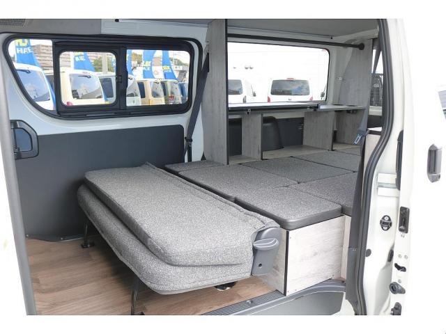 ハイエースバン ロングDX T-FORCEスポイラー FLEX Delfinoオーバーフェンダー バルベロスタイリングヘックス 17インチ ナスカーホワイトレタータイヤ プレステージ type2 LEDテールランプ シートカバー(16枚目)