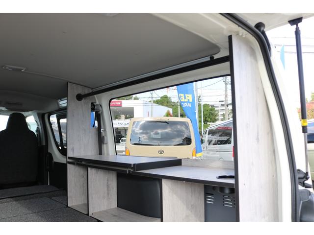 ハイエースバン ロングDX T-FORCEスポイラー FLEX Delfinoオーバーフェンダー バルベロスタイリングヘックス 17インチ ナスカーホワイトレタータイヤ プレステージ type2 LEDテールランプ シートカバー(23枚目)