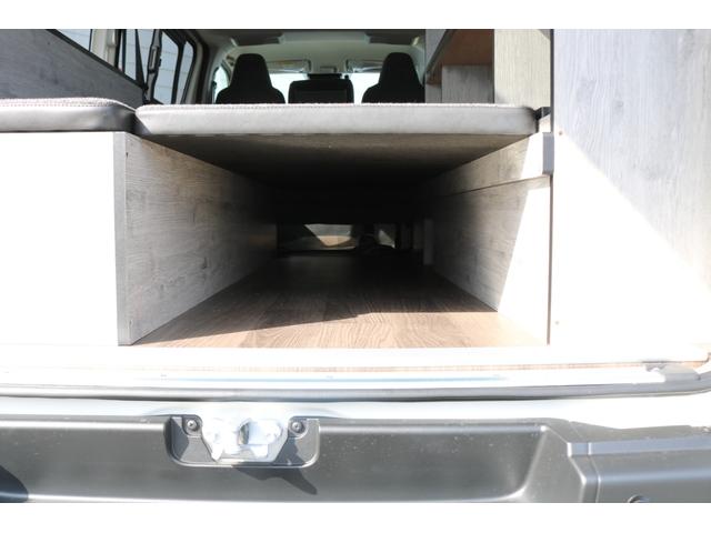 ハイエースバン ロングDX T-FORCEスポイラー FLEX Delfinoオーバーフェンダー バルベロスタイリングヘックス 17インチ ナスカーホワイトレタータイヤ プレステージ type2 LEDテールランプ シートカバー(24枚目)