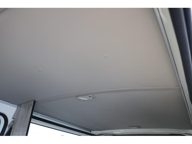 ハイエースバン ロングDX T-FORCEスポイラー FLEX Delfinoオーバーフェンダー バルベロスタイリングヘックス 17インチ ナスカーホワイトレタータイヤ プレステージ type2 LEDテールランプ シートカバー(25枚目)