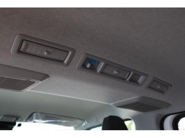 ハイエースバン ロングDX T-FORCEスポイラー FLEX Delfinoオーバーフェンダー バルベロスタイリングヘックス 17インチ ナスカーホワイトレタータイヤ プレステージ type2 LEDテールランプ シートカバー(26枚目)