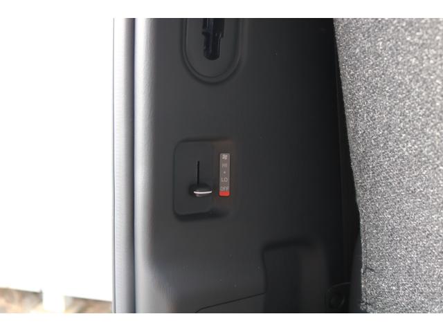 ハイエースバン ロングDX T-FORCEスポイラー FLEX Delfinoオーバーフェンダー バルベロスタイリングヘックス 17インチ ナスカーホワイトレタータイヤ プレステージ type2 LEDテールランプ シートカバー(27枚目)