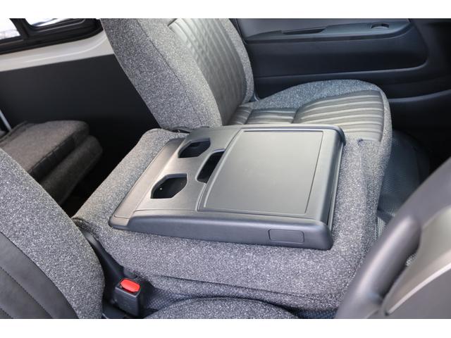 ハイエースバン ロングDX T-FORCEスポイラー FLEX Delfinoオーバーフェンダー バルベロスタイリングヘックス 17インチ ナスカーホワイトレタータイヤ プレステージ type2 LEDテールランプ シートカバー(38枚目)