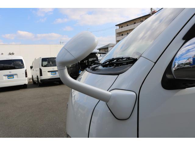 ハイエースバン スーパーＧＬ　ダークプライム　ＦＬＥＸ　Ｄｅｌｆｉｎｏフロントスポイラー　Ｄｅｌｆ０３　１７インチ　ナスカーホワイトレタータイヤ　社外ＬＥＤテールランプ　ドアバイザー　カロッツェリアナビ　フリップダウンモニター　ＥＴＣ　サイドバー（35枚目）