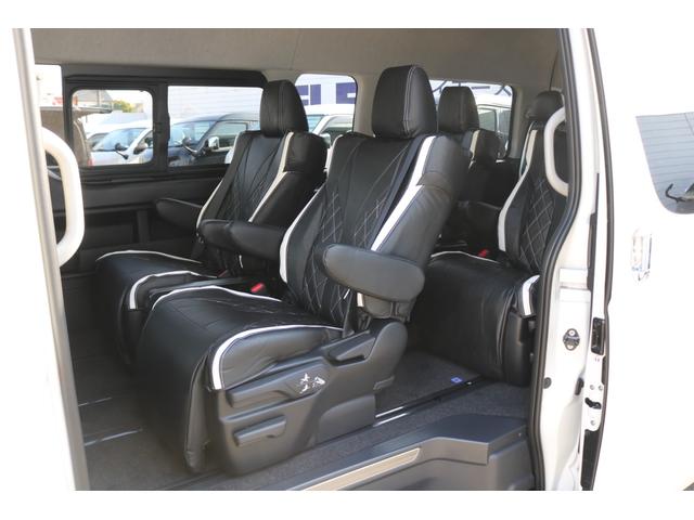 見た目も個性的に！専門店がハイエースのために開発したこだわりのパーツも人気です。