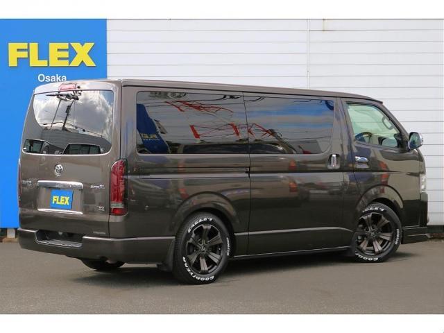ハイエースバン スーパーGL 50TH アニバーサリー リミテッド 1.5インチローダウン FLEX Delfinoフロントスポイラー FLEX アーバングランデ 17インチAW ナスカーホワイトレタータイヤ アルティメットテールランプ CUSCO リアスタビライザー(10枚目)